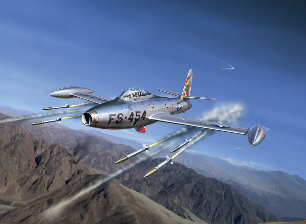 Italeri 1:72  F-84 E/G Thunderjet  Fighter-Bomber plastic model kit - 1321_01