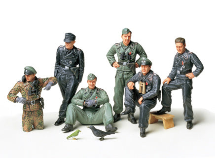 Tamiya 35201 1:35 German Tank Crew at rest Plastic Model Kit