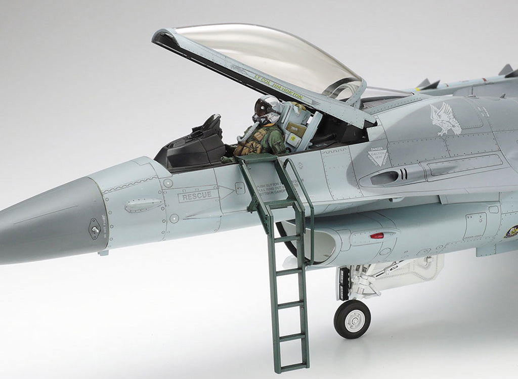 Tamiya 1/32 F-16CJ (Block 50) Fighting Falcon - 60315_07