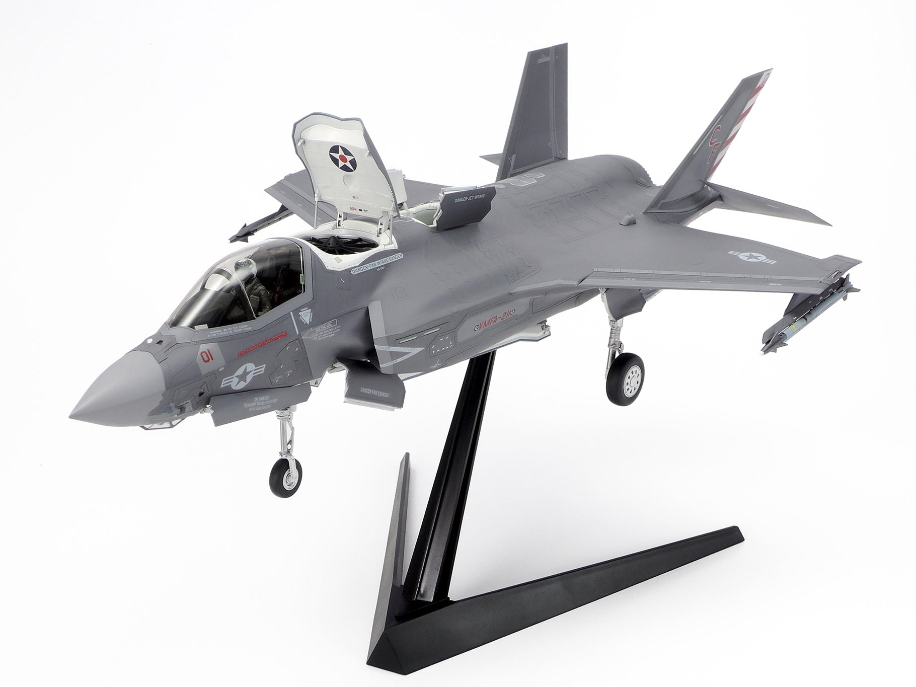 Tamiya 1:48 Lockheed Martin F-35B Lightning II 61125 - 61125_02